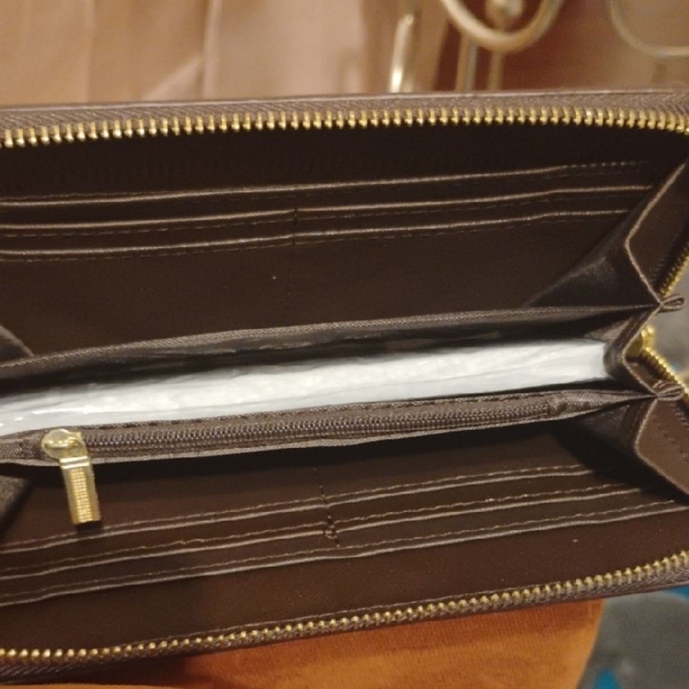 GG Canvas Wallet in Brown and Cream - Picture 5 of 11